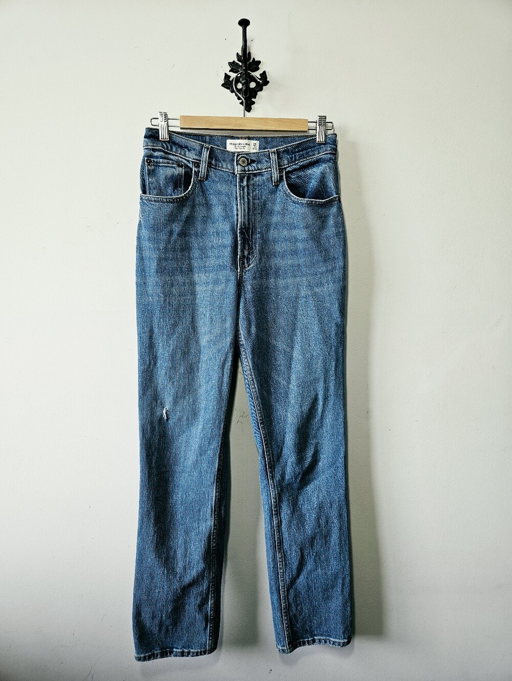 Abercrombie & Fitch 90's Straight Ultra High Rise Jeans Size 26 Medium Wash - Picture 2 of 7